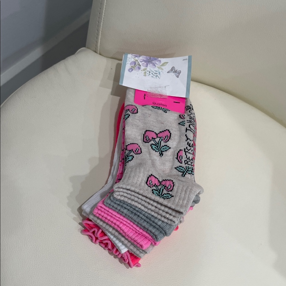 Betsey Johnson Set of 6 Pink/Gray/White Assorted Prints Quarters Socks